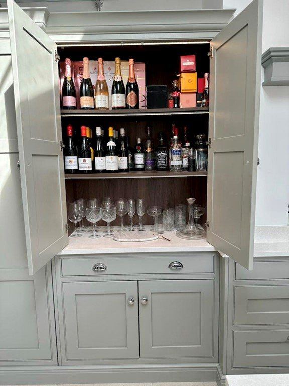 Open larder unit